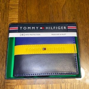 Tommy Hilfiger Men’s Passcase & Valet Wallet